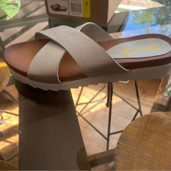 Comfort Slides - Picture 2 of 5